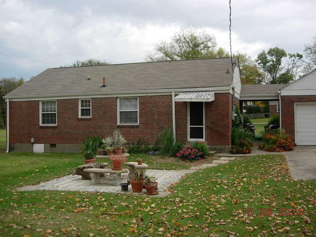 Building Photo - Belle Meade Brick Ranch