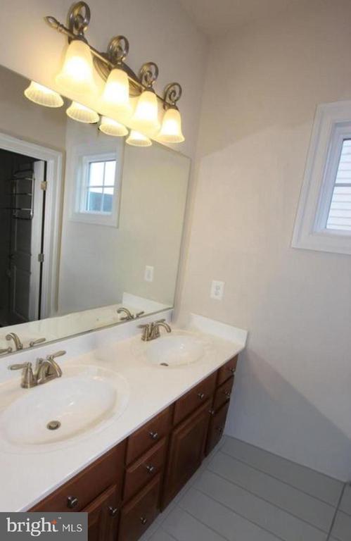 Foto del edificio - 612 Samantha Ct