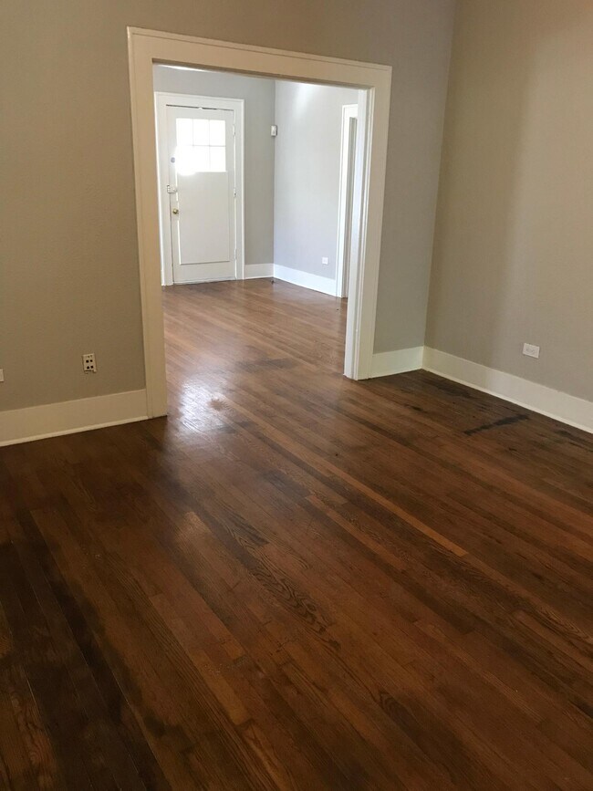 Comedor - 1125 W Gray St