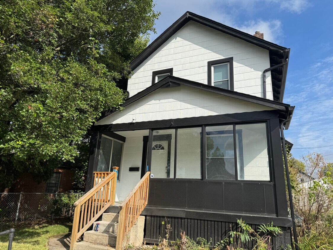 Primary Photo - 2 Bedroom, 1 Bath Single Family Home - Sou...