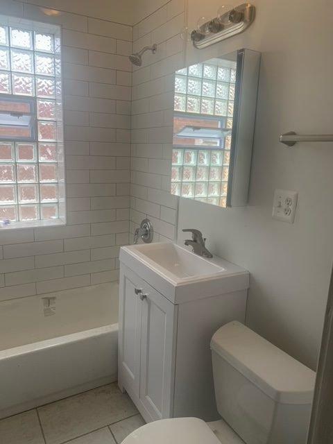 Building Photo - 2 bedroom in Chicago IL 60640