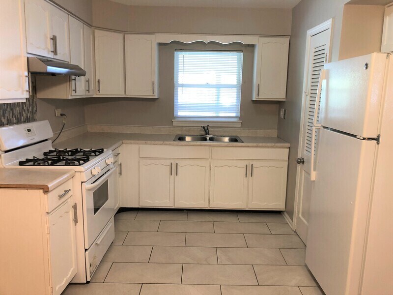 5629 St Charles Rd Unit 208, Berkeley, IL 60163 Condo for Rent in