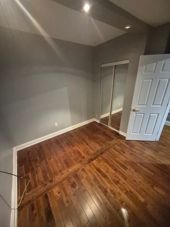 Photo du bâtiment - 327 Somerset St E