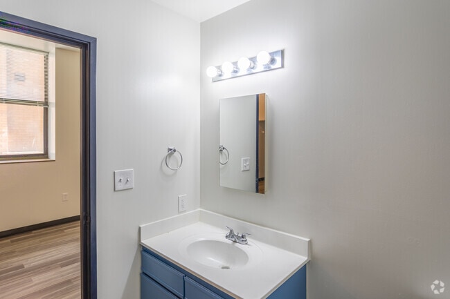 1BR, 1BA - 625 SF - Elmore Apartments