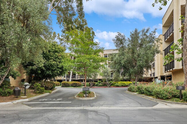 Building Photo - 7301 Raintree Cir
