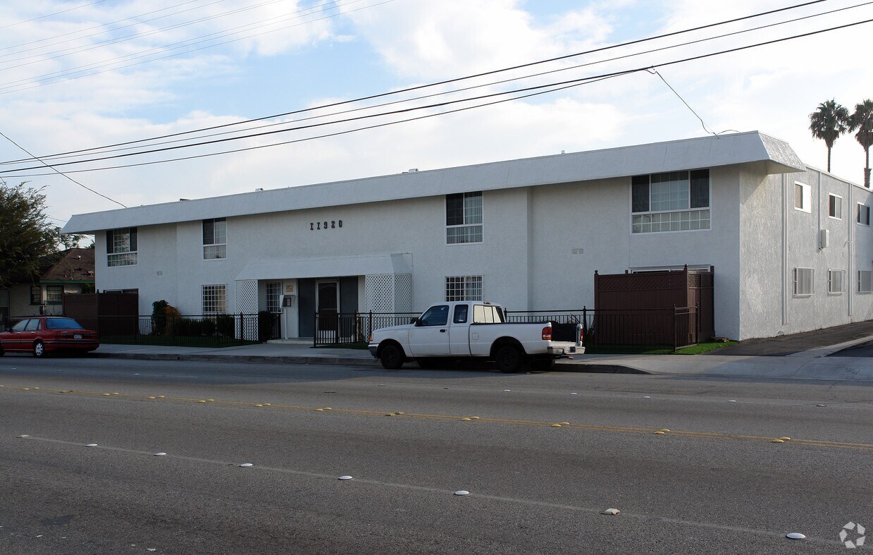 11920 Inglewood, ¡alejado - 11920 Inglewood Ave