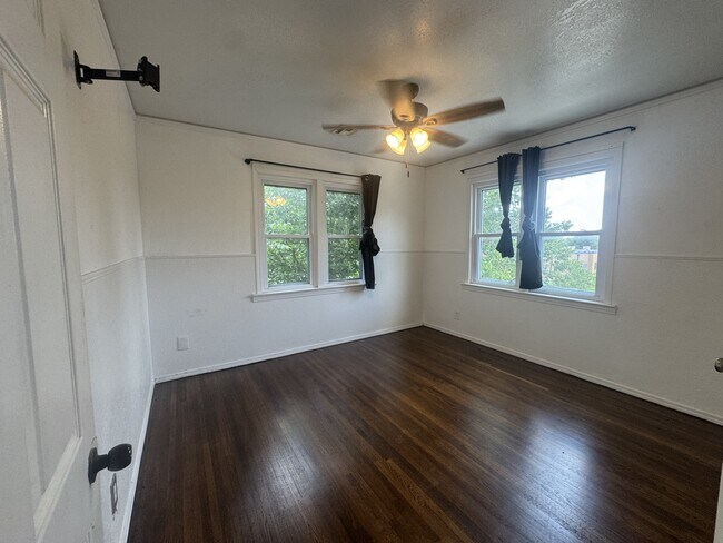 Foto del edificio - 2715 W 48th St