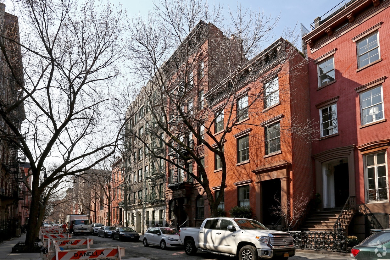 Primary Photo - 31 Bank St