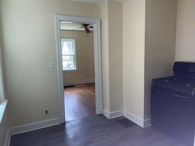 Building Photo - Updated Three Bedroom House in West Louisv...