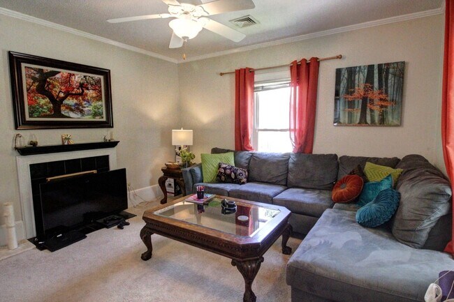 Building Photo - Cozy 2bd/1ba Ranch Style Durham Home With ...