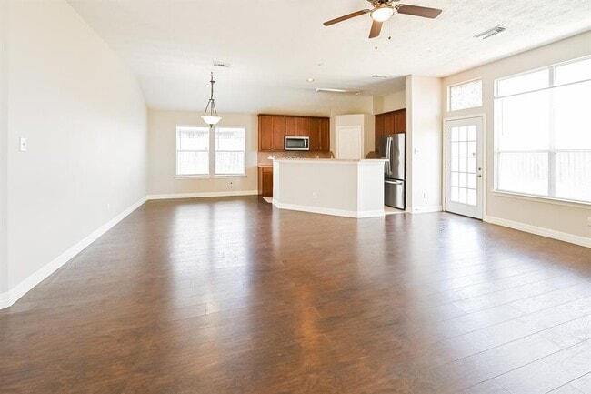 Building Photo - 227 Range Ln
