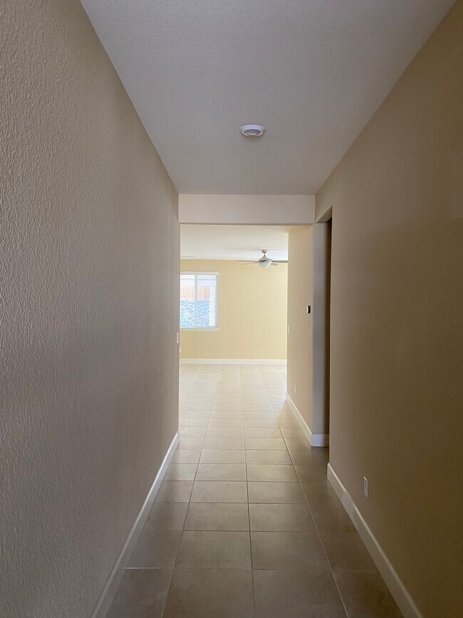 Building Photo - 1122 Elk Ridge Dr
