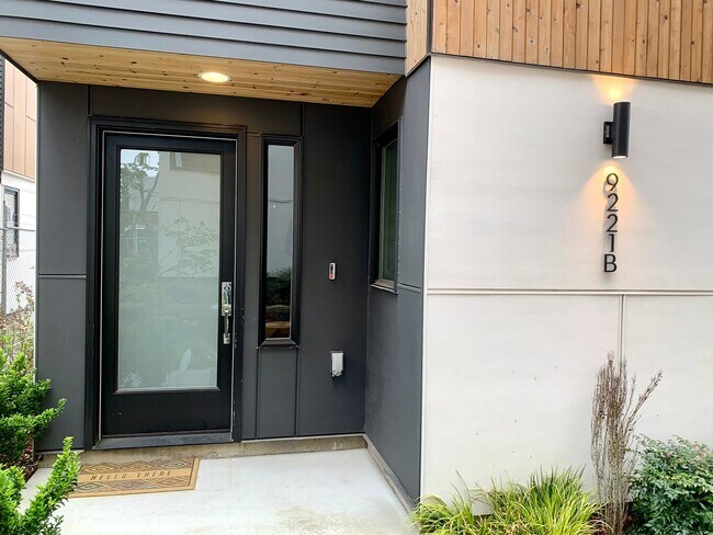Foto del edificio - Stunning townhome with a fresh new modern ...