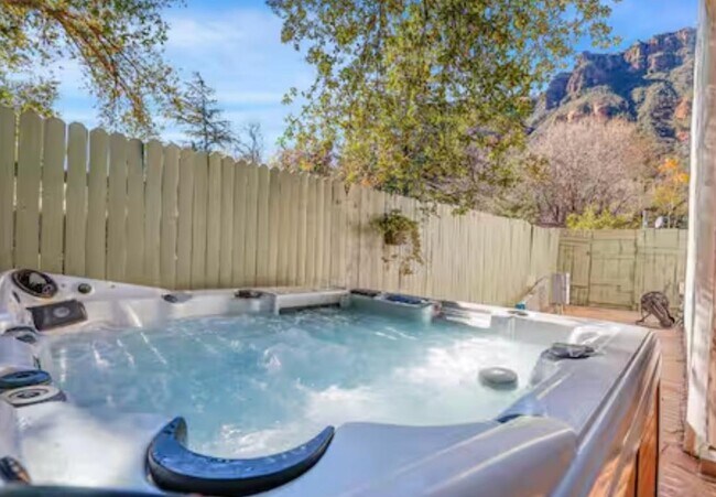 Foto del edificio - 51 Julie Ln