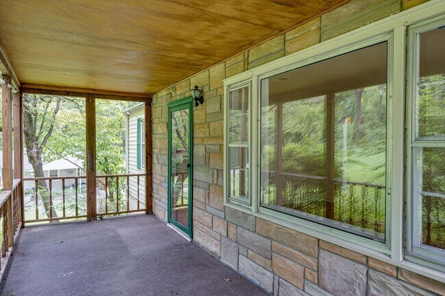 Building Photo - Amazing 4 bedroom 2.5 bathroom for rent!