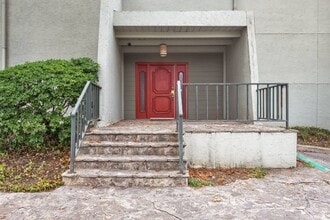 Building Photo - 3102 Eisenhauer Rd