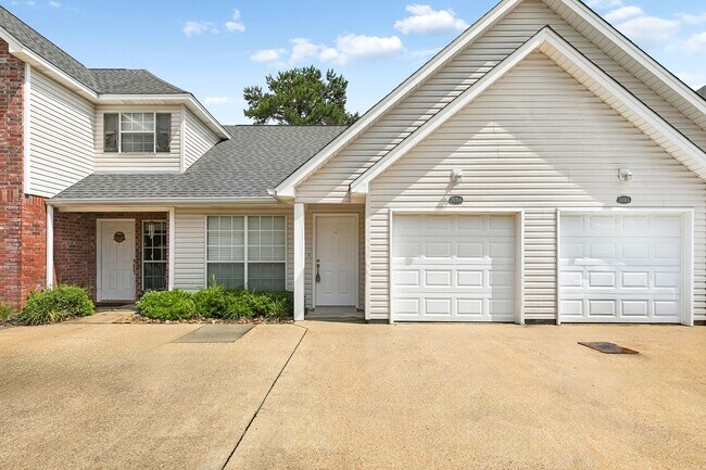 Foto del edificio - 103 Covington Meadow Cir