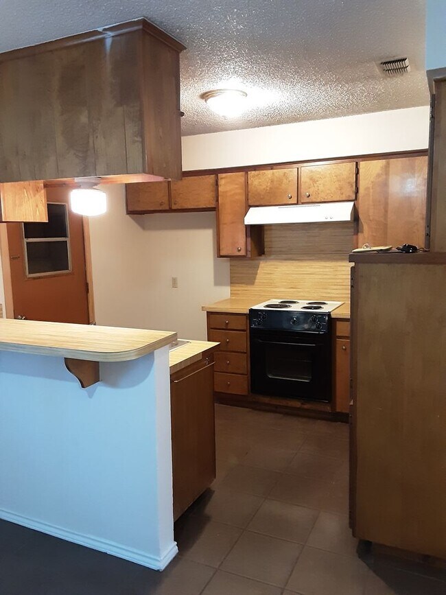Foto del edificio - 1406 N Nolan River Rd.
