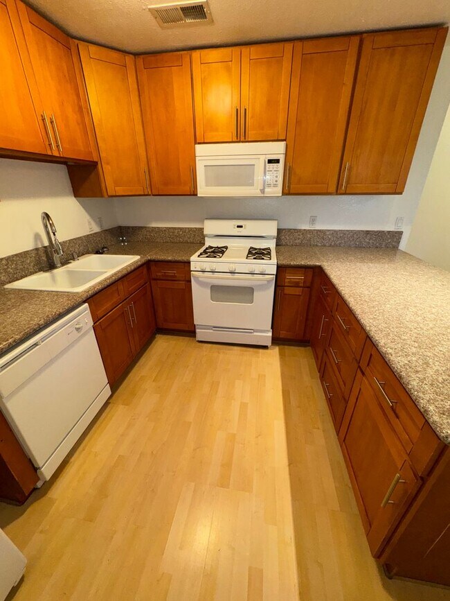 Foto del edificio - Harrison St Duplex