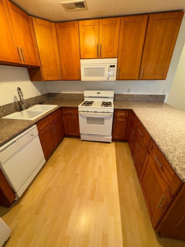 Photo - Harrison St Duplex Apartment