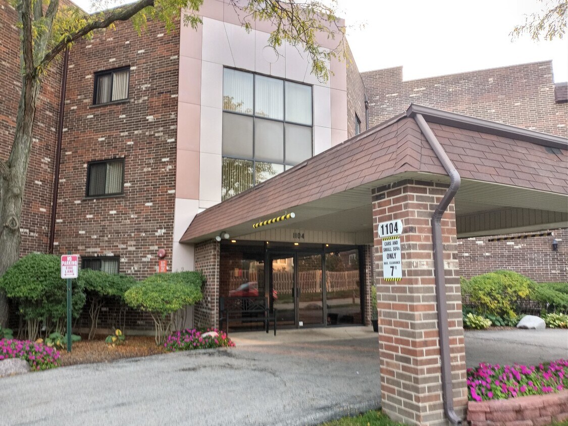 1104 Castilian Ct Unit 204, Glenview, IL 60025 Condo for Rent in
