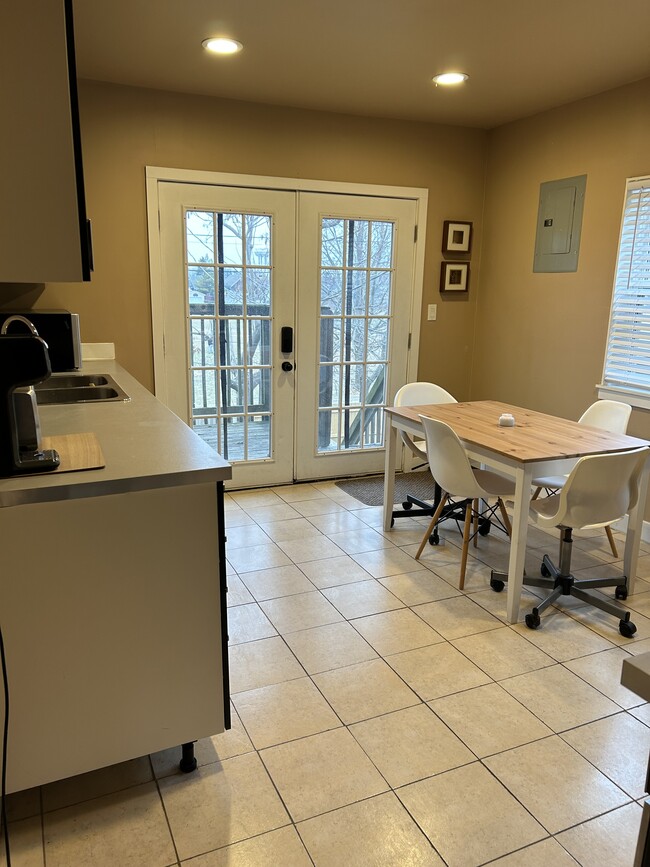 Photo du bâtiment - 1530 Lillian Av