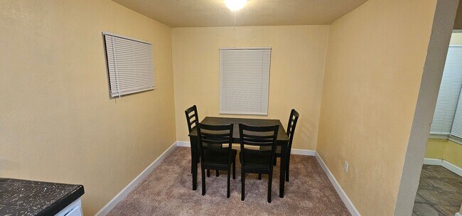 Foto del edificio - PRICE REDUCED!!!! Cozy 2 bed 1 bath