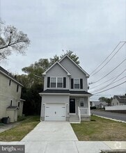 Building Photo - 300 Saunders Ave