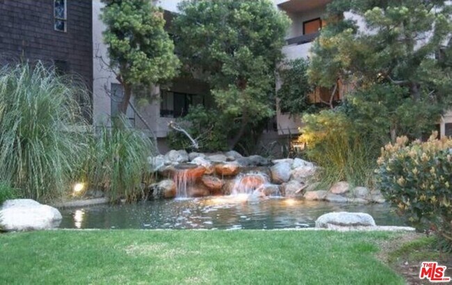 Foto del edificio - 950 N Kings Rd