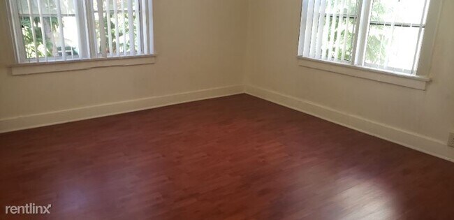 Building Photo - 2 br, 1 bath Apartment - 213 N Reno St