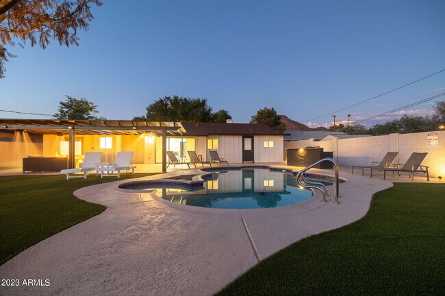 Building Photo - 4331 E Calle Redonda