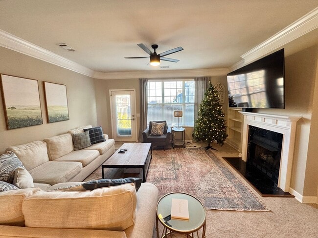 Building Photo - 2 Bedroom Townhouse Between Melrose and 12 South Neighborhoods