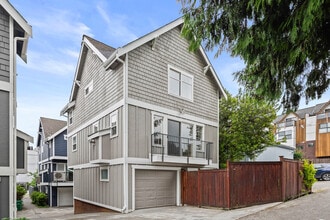 Building Photo - 910 N 74th St