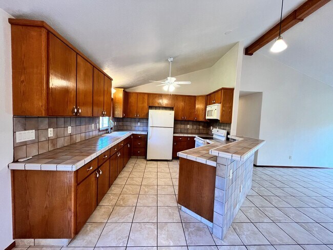 Foto del edificio - 2 Bedroom 2 Bathroom ~ Hawaiian Paradise Park