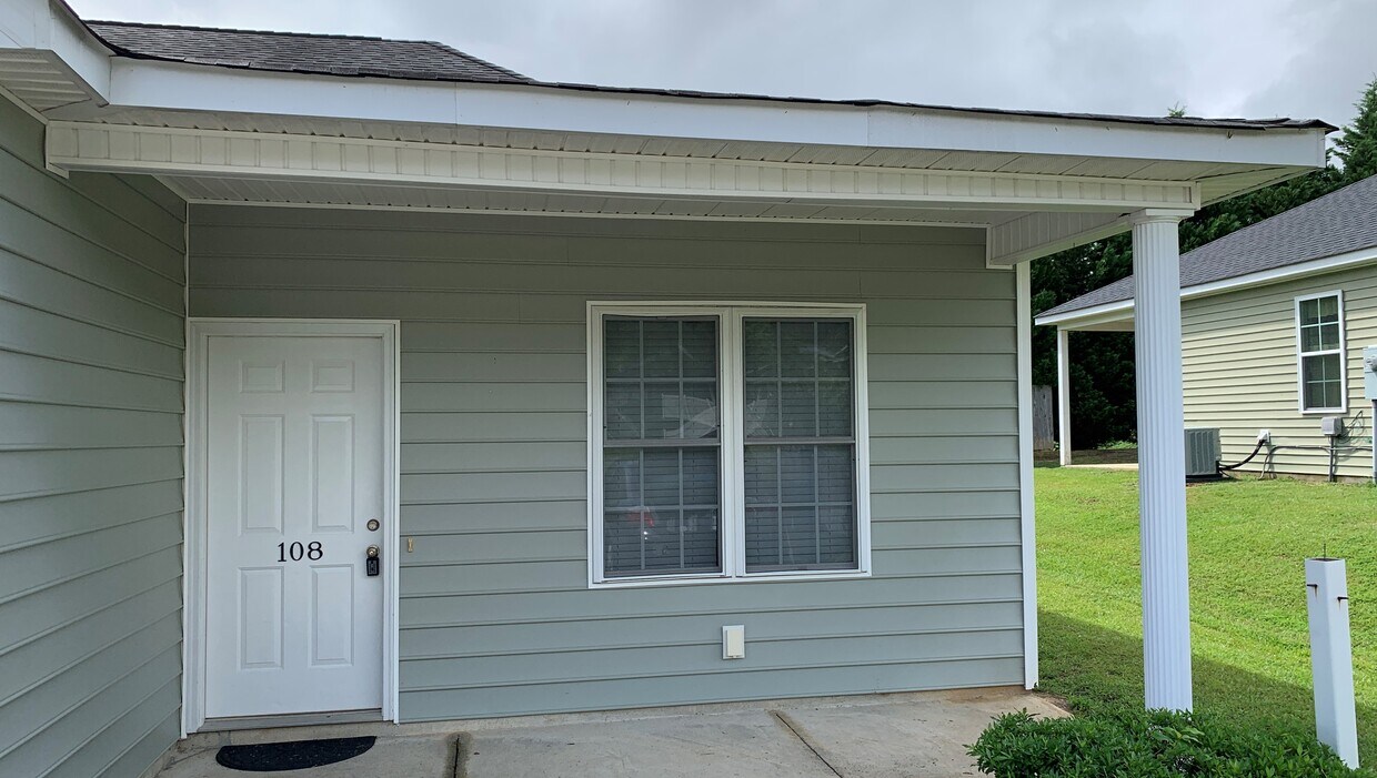 Front Entrance - 108 Willowfield Ln