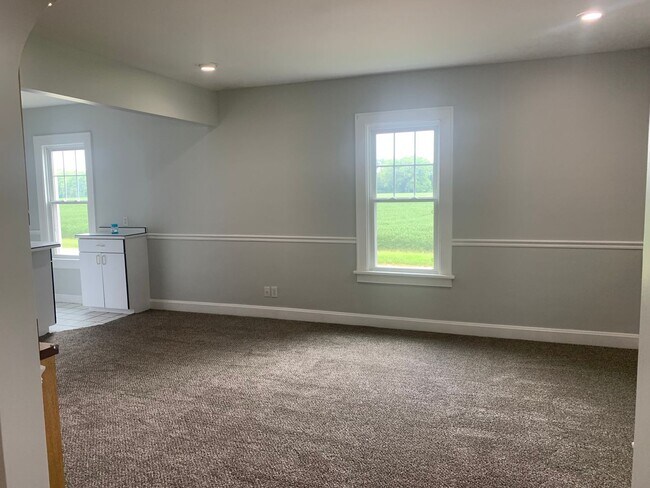 Building Photo - A quiet retreat with character and space t...