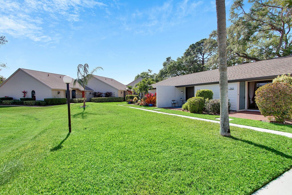 3507 Longmeadow, Sarasota, FL 34235 Townhome Rentals in Sarasota FL