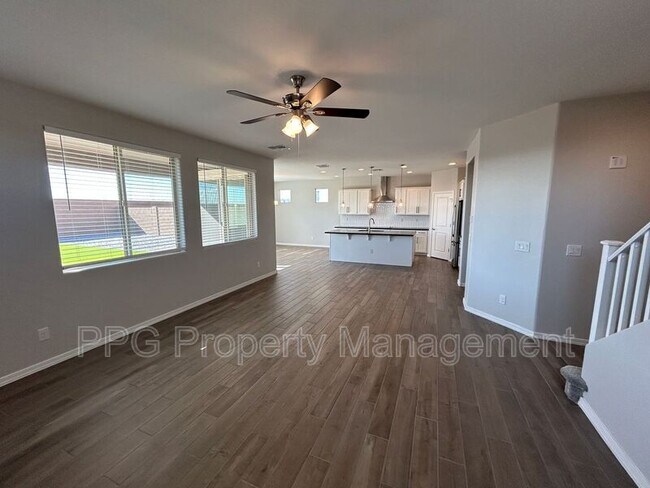 Foto del edificio - 16765 W Desert Mirage Dr