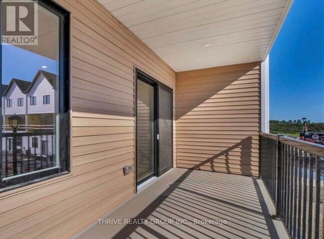 Building Photo - 1595-1595 Capri Cres