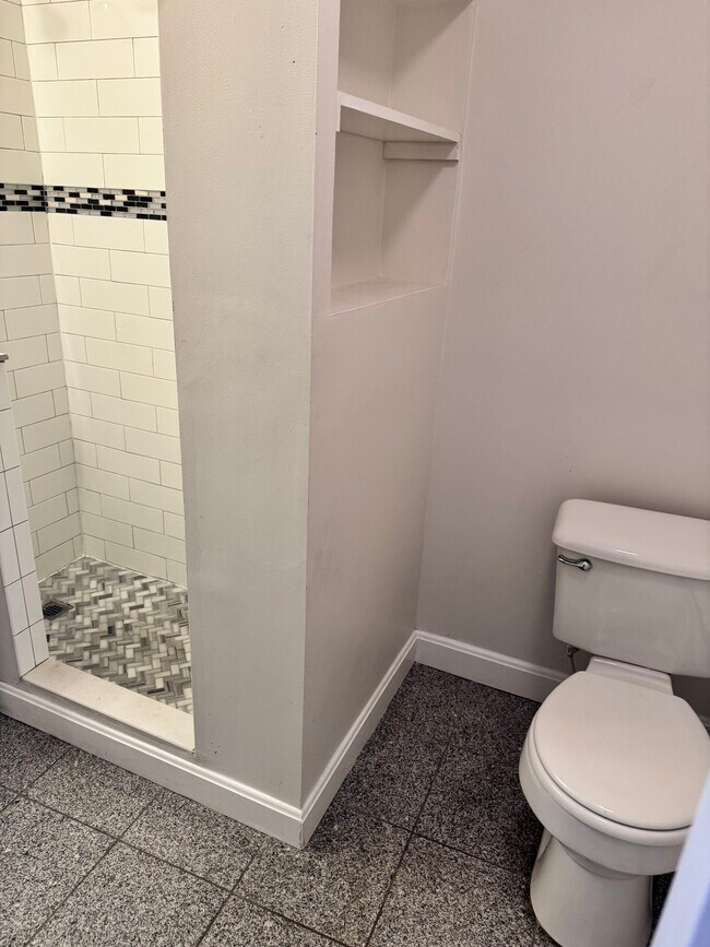 Building Photo - 70 Joy St