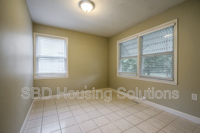 Building Photo - 1331 W 30th St S