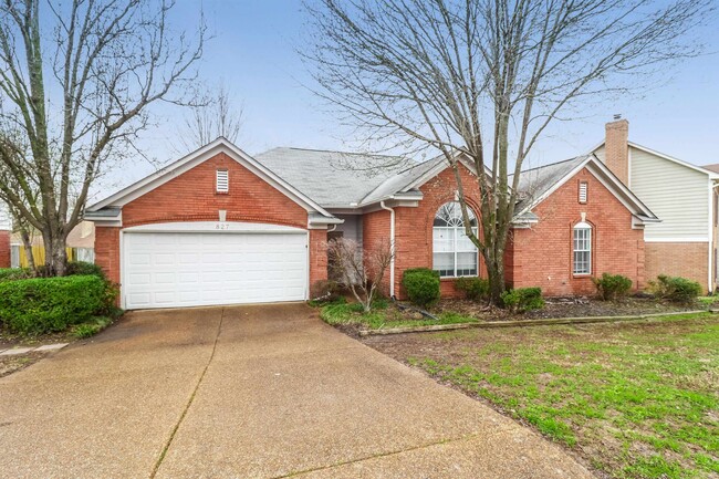 Building Photo - 827 Tropicana Dr E