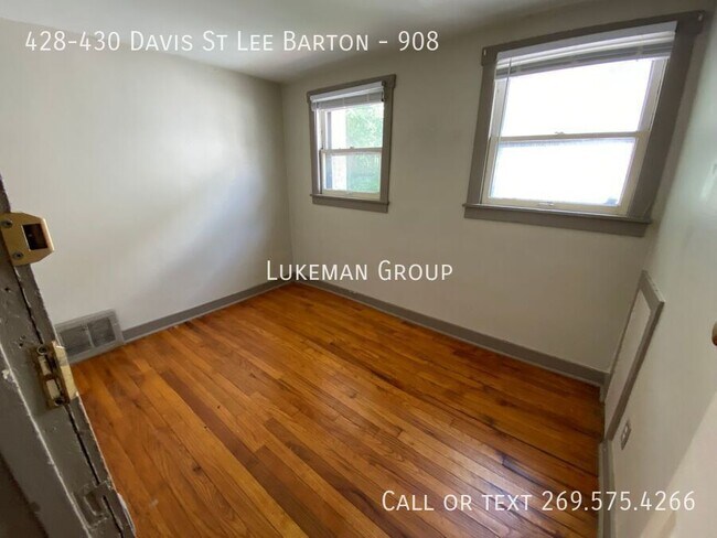 Foto del edificio - 428-430 Davis St Lee Barton-908