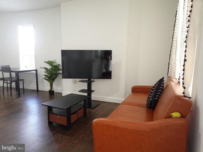 Foto del edificio - 6139 Larchwood Ave