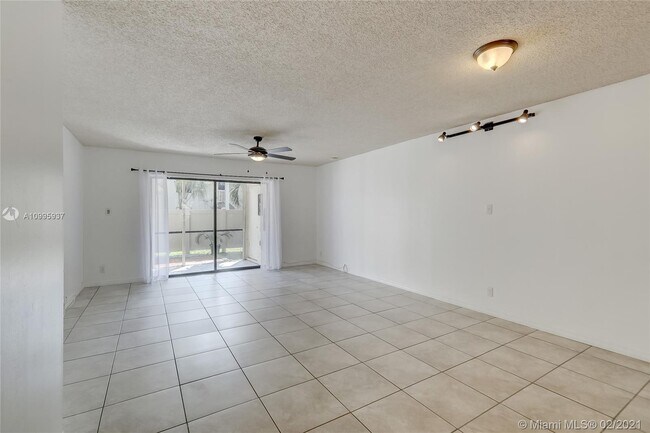 Foto del edificio - 134 S Cypress Rd