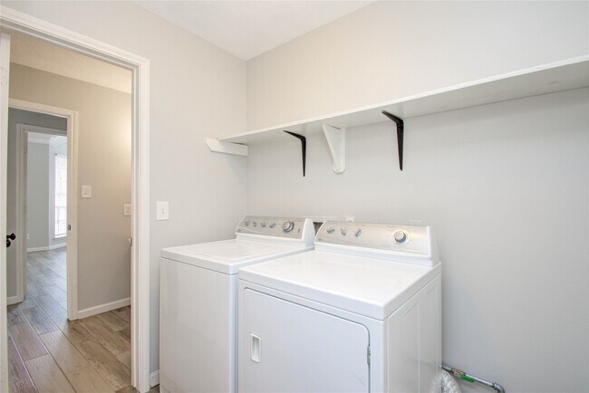Building Photo - 24302 Schivener House Ln
