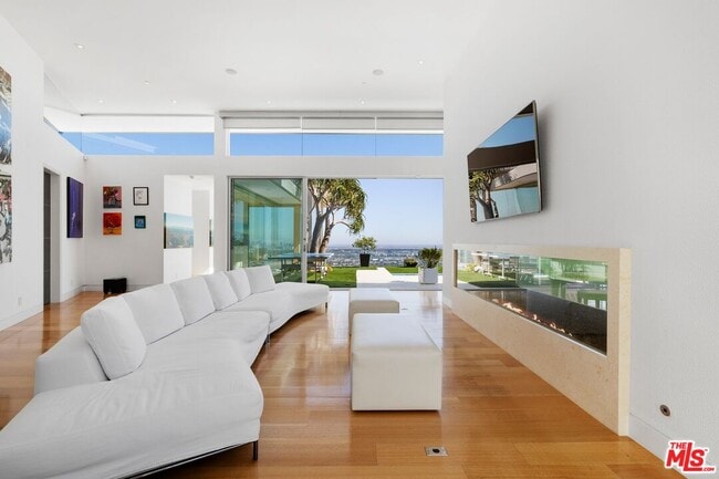 Foto del edificio - 1476 Blue Jay Way