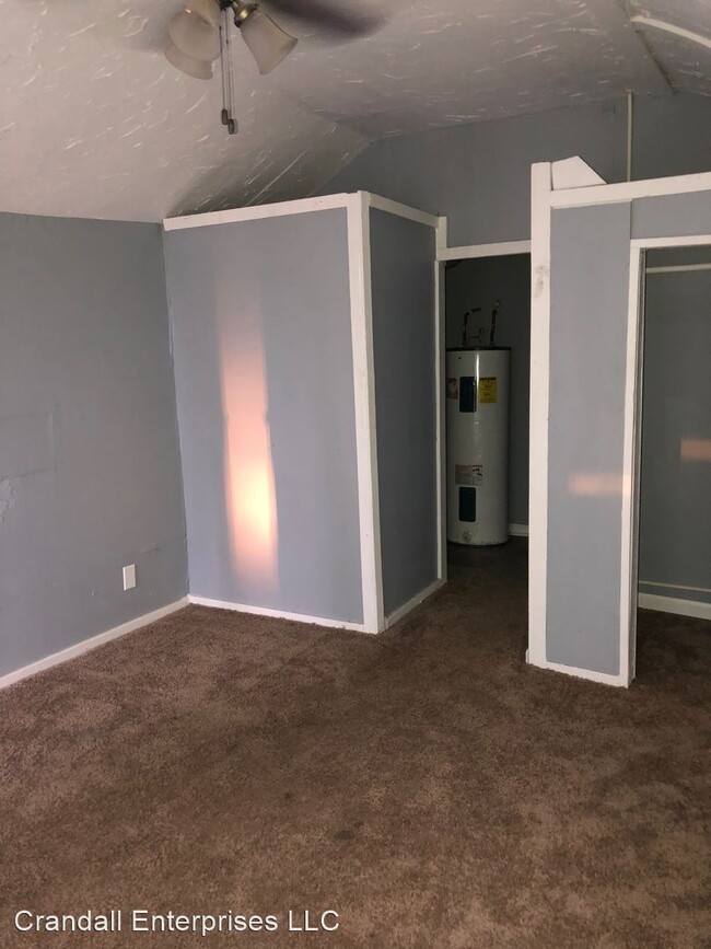 Building Photo - 3 br, 1 bath House - 204 S Elm St.