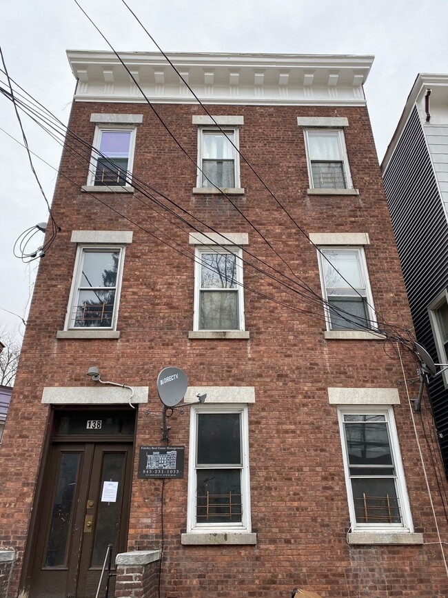 Building Photo - 138 Dubois St