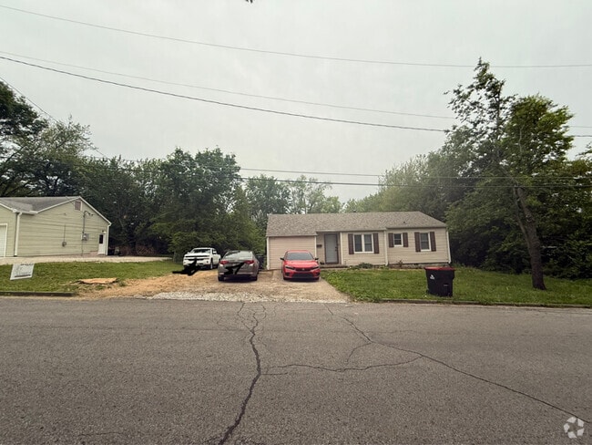 Building Photo - 206 Hillcrest Dr